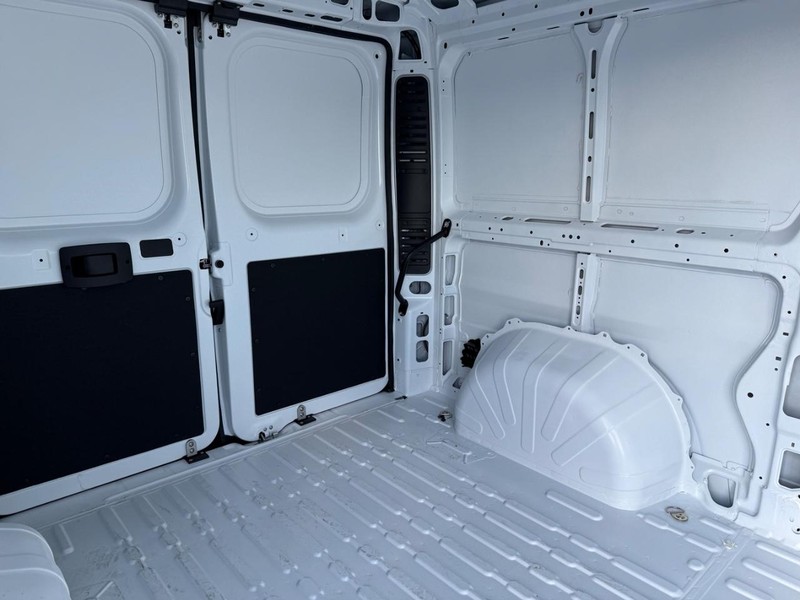 Ram ProMaster Cargo Van Vehicle Full-screen Gallery Image 12
