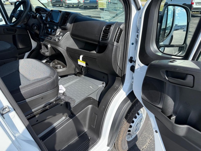 Ram ProMaster Cargo Van Vehicle Full-screen Gallery Image 15