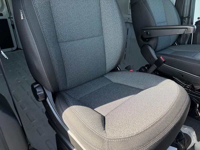 Ram ProMaster Cargo Van Vehicle Full-screen Gallery Image 16