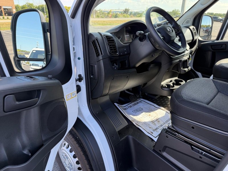 Ram ProMaster Cargo Van Vehicle Full-screen Gallery Image 17