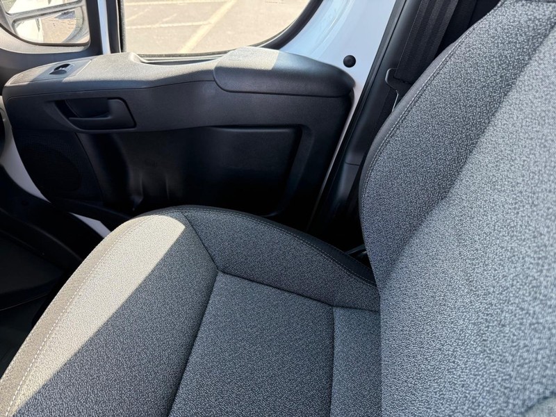 Ram ProMaster Cargo Van Vehicle Full-screen Gallery Image 27