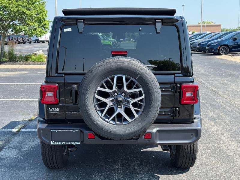 Jeep Wrangler Vehicle Full-screen Gallery Image 4