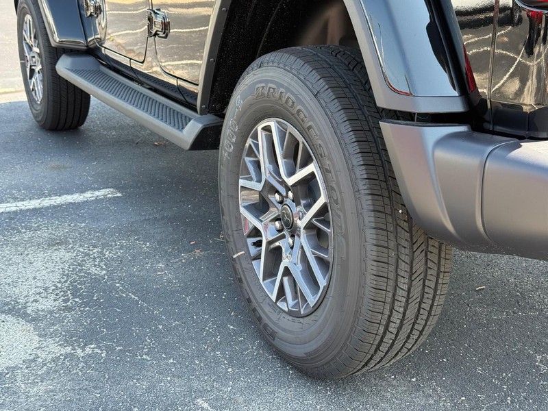 Jeep Wrangler Vehicle Full-screen Gallery Image 6