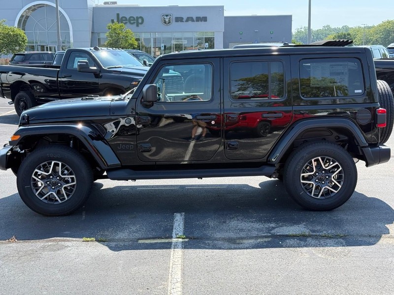 Jeep Wrangler Vehicle Full-screen Gallery Image 8