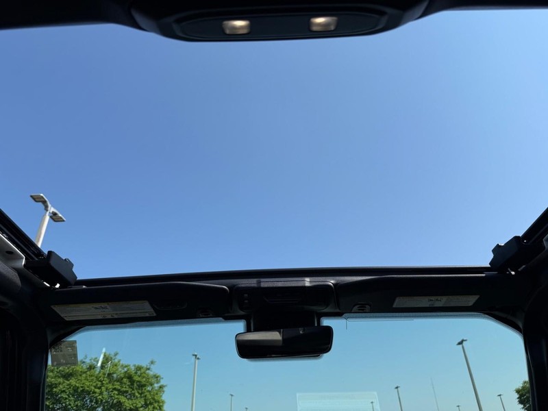 Jeep Wrangler Vehicle Full-screen Gallery Image 13