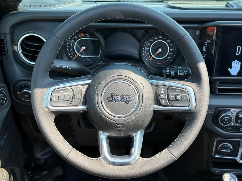 Jeep Wrangler Vehicle Full-screen Gallery Image 15