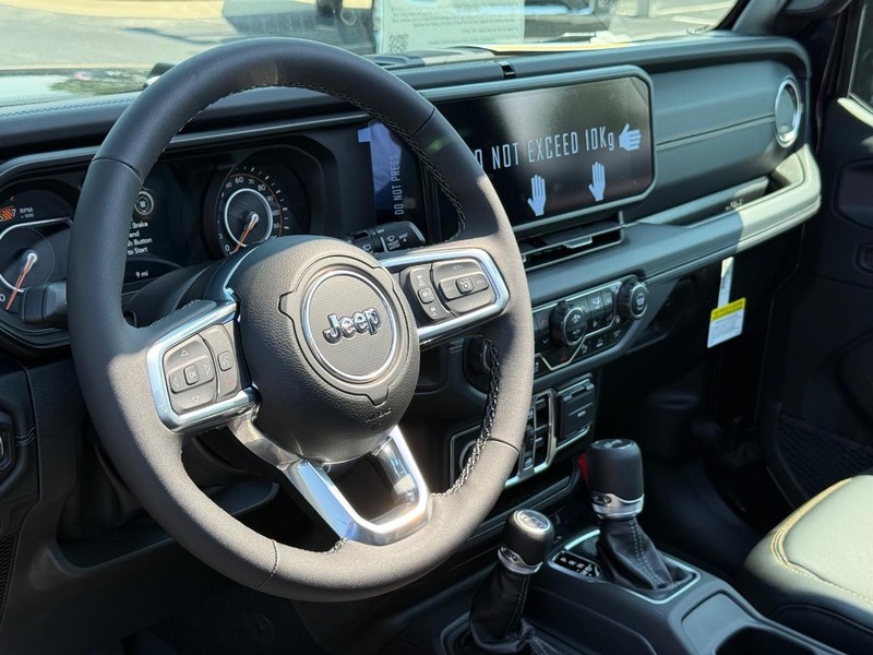 Jeep Wrangler Vehicle Full-screen Gallery Image 20