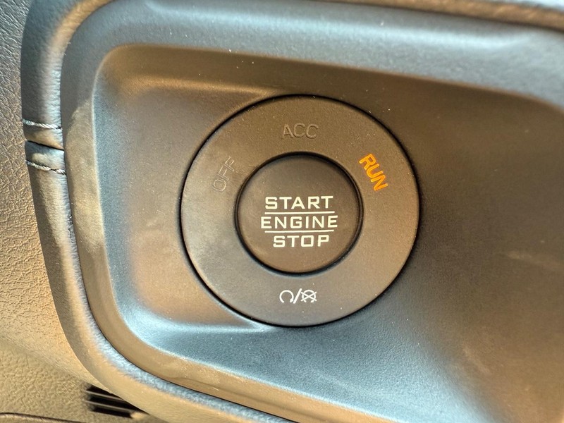 Jeep Wrangler Vehicle Full-screen Gallery Image 23