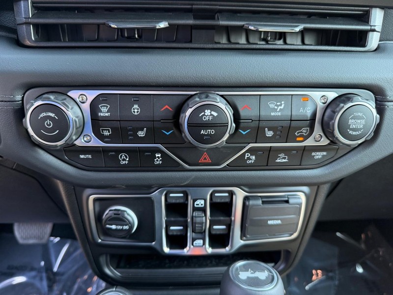 Jeep Wrangler Vehicle Full-screen Gallery Image 27