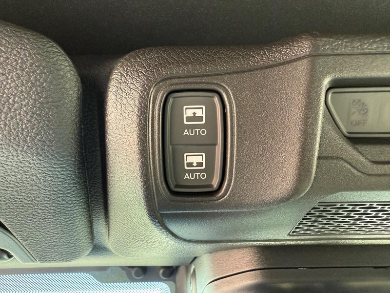 Jeep Wrangler Vehicle Full-screen Gallery Image 30