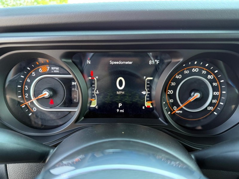 Jeep Wrangler Vehicle Full-screen Gallery Image 31