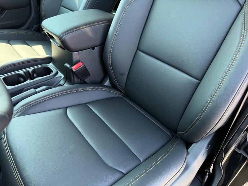 Jeep Wrangler Vehicle Full-screen Gallery Image 33