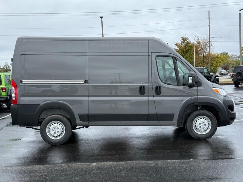 Ram ProMaster Cargo Van Vehicle Full-screen Gallery Image 2