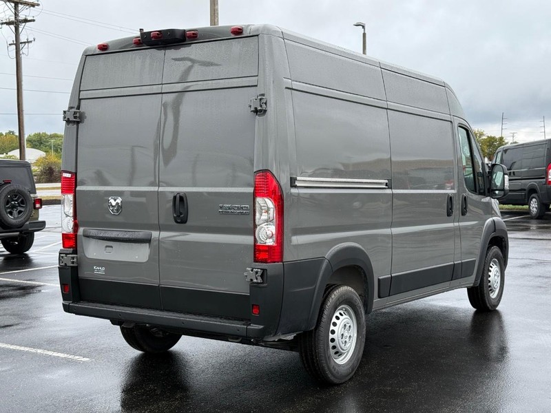 Ram ProMaster Cargo Van Vehicle Full-screen Gallery Image 3