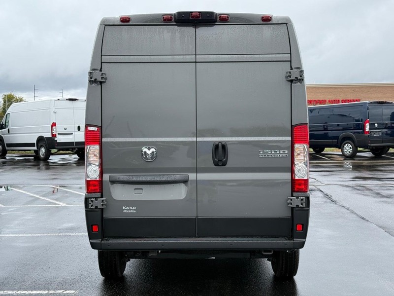 Ram ProMaster Cargo Van Vehicle Full-screen Gallery Image 4