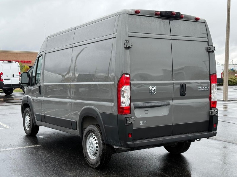 Ram ProMaster Cargo Van Vehicle Full-screen Gallery Image 5