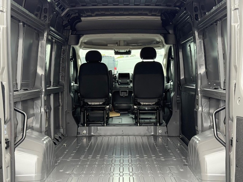 Ram ProMaster Cargo Van Vehicle Full-screen Gallery Image 7