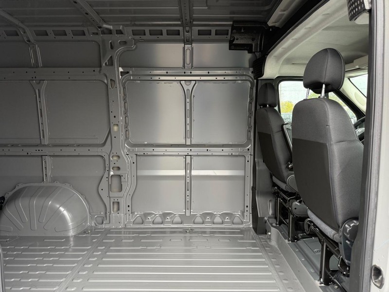 Ram ProMaster Cargo Van Vehicle Full-screen Gallery Image 11
