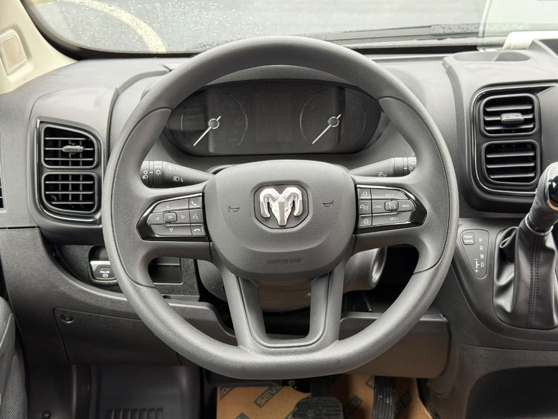 Ram ProMaster Cargo Van Vehicle Full-screen Gallery Image 15