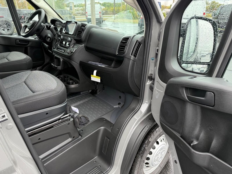 Ram ProMaster Cargo Van Vehicle Full-screen Gallery Image 16