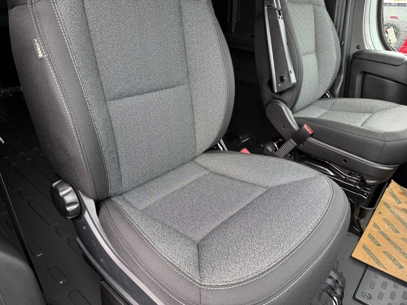 Ram ProMaster Cargo Van Vehicle Full-screen Gallery Image 17
