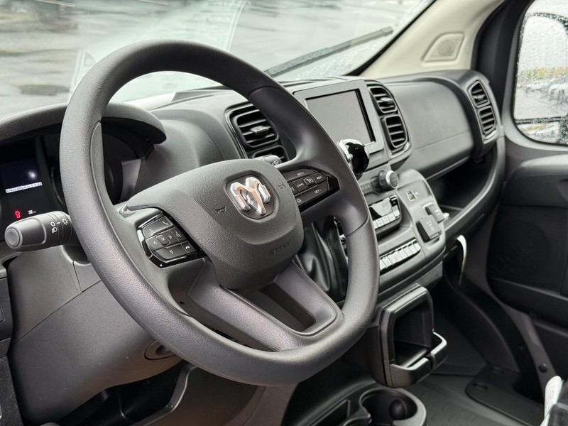 Ram ProMaster Cargo Van Vehicle Full-screen Gallery Image 20