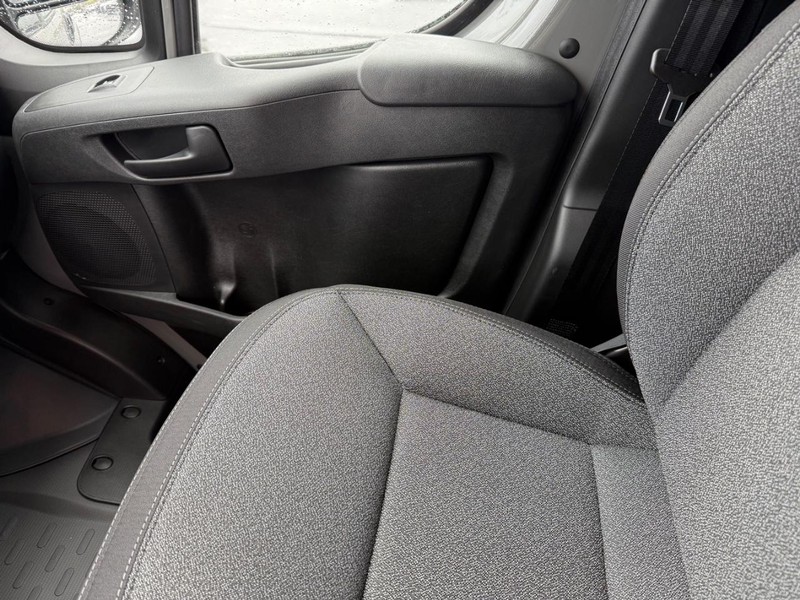 Ram ProMaster Cargo Van Vehicle Full-screen Gallery Image 28