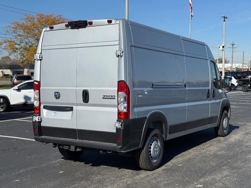 Ram ProMaster Cargo Van Vehicle Full-screen Gallery Image 3