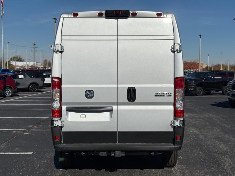 Ram ProMaster Cargo Van Vehicle Full-screen Gallery Image 4