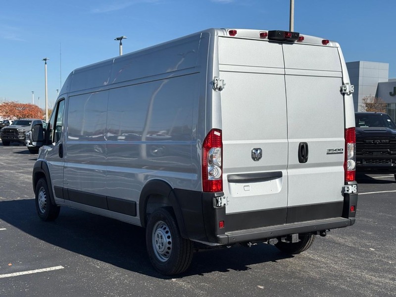 Ram ProMaster Cargo Van Vehicle Full-screen Gallery Image 5