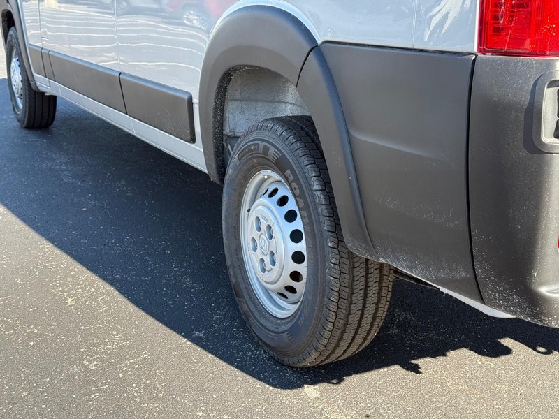 Ram ProMaster Cargo Van Vehicle Full-screen Gallery Image 6