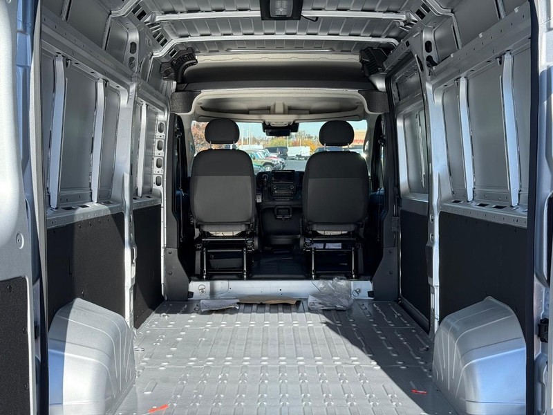 Ram ProMaster Cargo Van Vehicle Full-screen Gallery Image 7