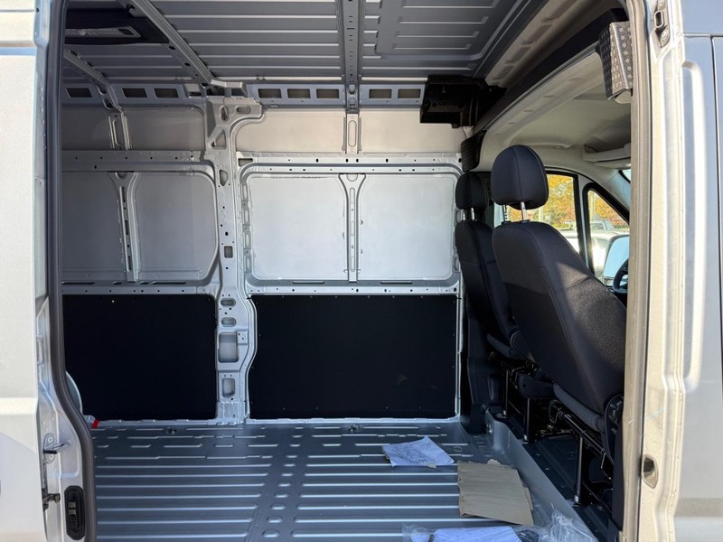 Ram ProMaster Cargo Van Vehicle Full-screen Gallery Image 10