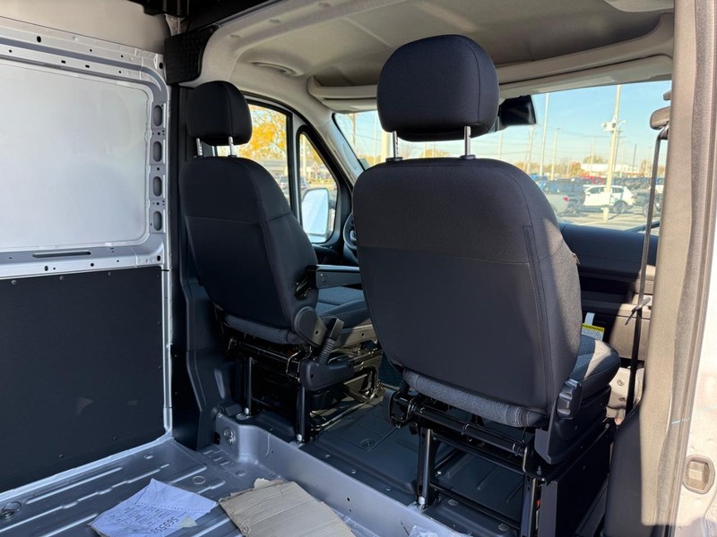 Ram ProMaster Cargo Van Vehicle Full-screen Gallery Image 11