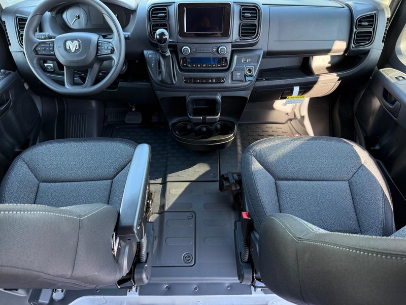 Ram ProMaster Cargo Van Vehicle Full-screen Gallery Image 13