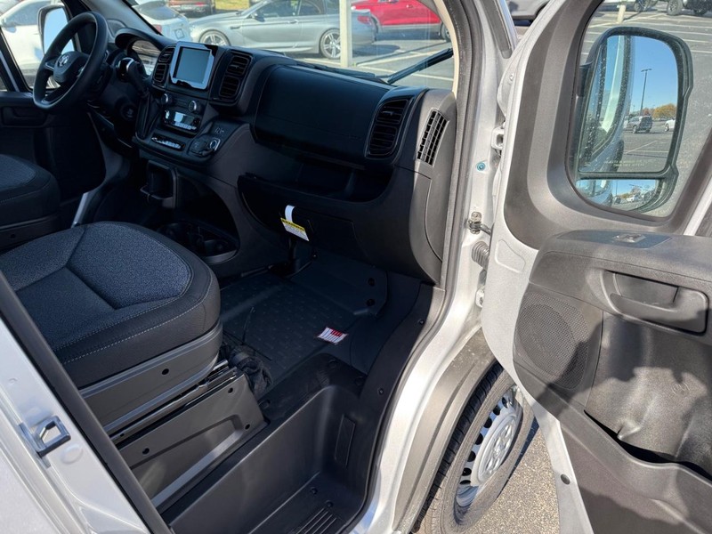 Ram ProMaster Cargo Van Vehicle Full-screen Gallery Image 15