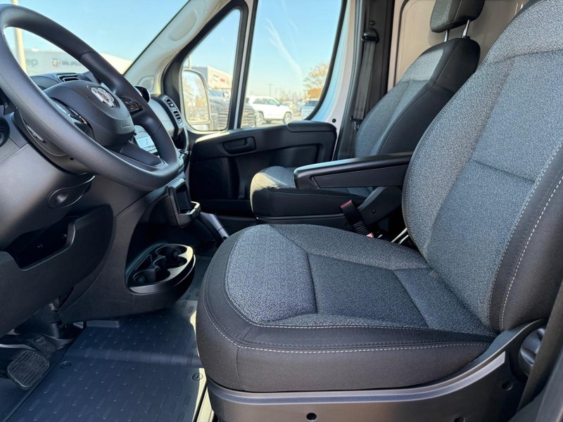Ram ProMaster Cargo Van Vehicle Full-screen Gallery Image 18