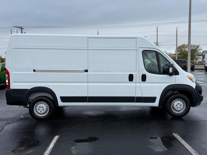 Ram ProMaster Cargo Van Vehicle Full-screen Gallery Image 2
