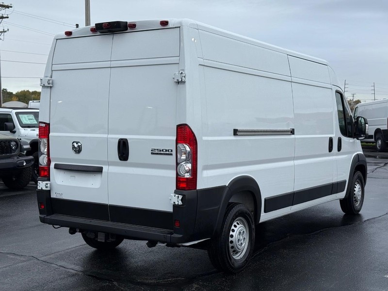 Ram ProMaster Cargo Van Vehicle Full-screen Gallery Image 3
