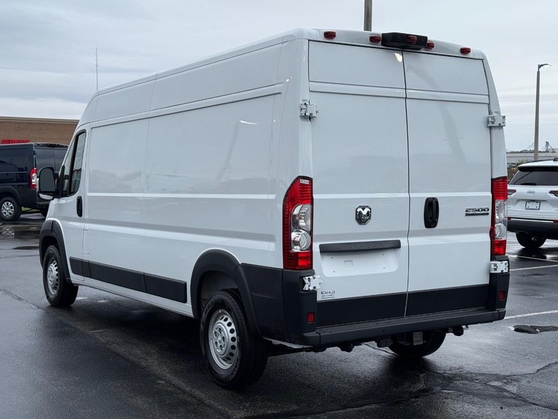 Ram ProMaster Cargo Van Vehicle Full-screen Gallery Image 5