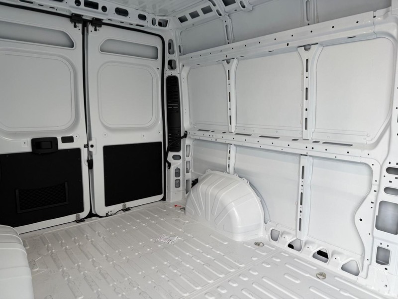 Ram ProMaster Cargo Van Vehicle Full-screen Gallery Image 13