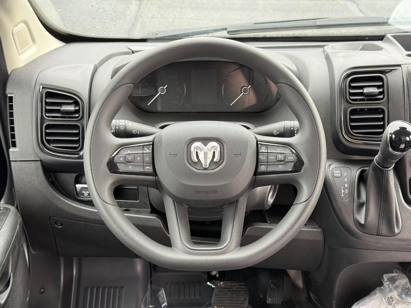Ram ProMaster Cargo Van Vehicle Full-screen Gallery Image 15