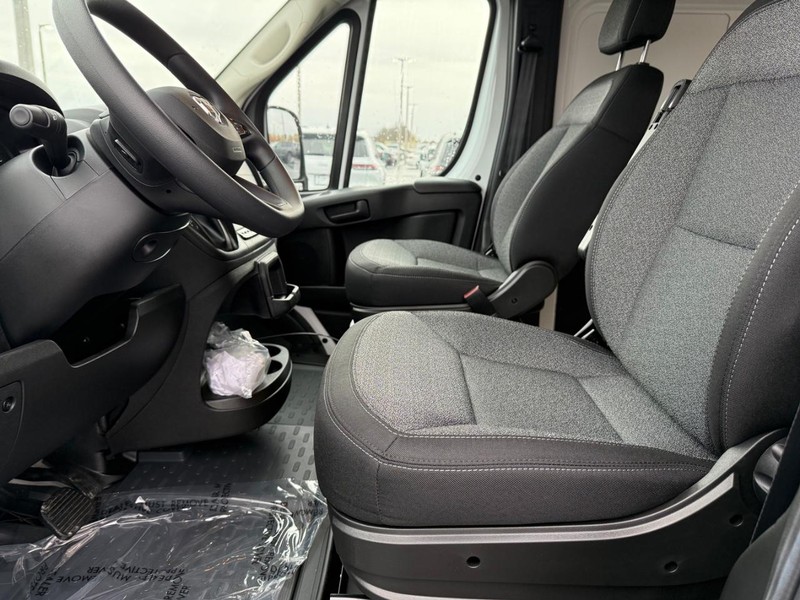 Ram ProMaster Cargo Van Vehicle Full-screen Gallery Image 19