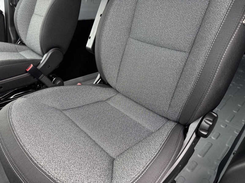 Ram ProMaster Cargo Van Vehicle Full-screen Gallery Image 30