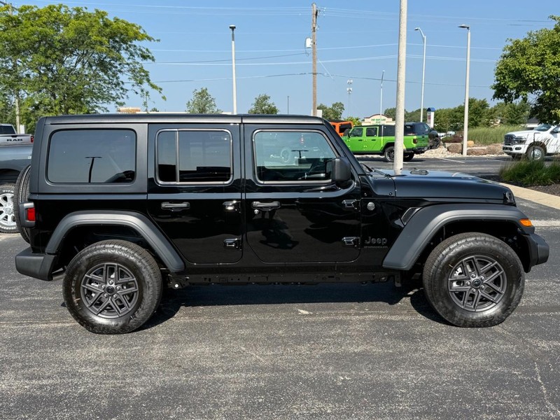 Jeep Wrangler Vehicle Full-screen Gallery Image 2