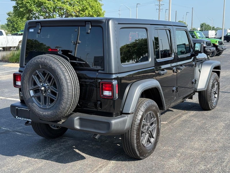 Jeep Wrangler Vehicle Full-screen Gallery Image 3