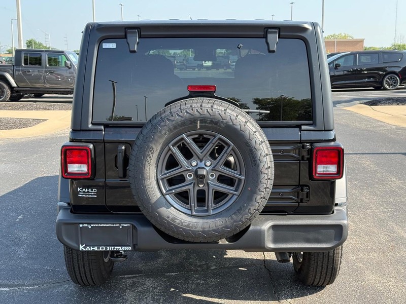 Jeep Wrangler Vehicle Full-screen Gallery Image 4