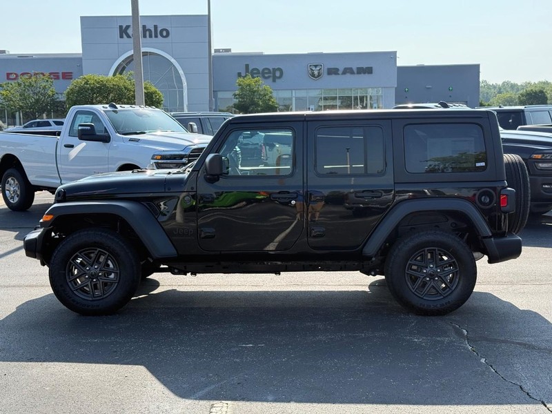 Jeep Wrangler Vehicle Full-screen Gallery Image 8