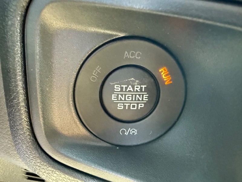 Jeep Wrangler Vehicle Full-screen Gallery Image 22