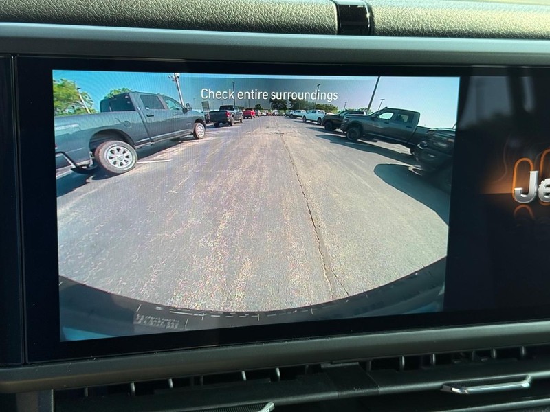 Jeep Wrangler Vehicle Full-screen Gallery Image 24